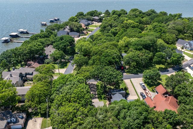 697 Enchanted Isles Drive, Mabank, TX 75156