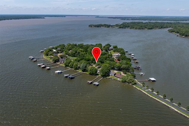 697 Enchanted Isles Drive, Mabank, TX 75156