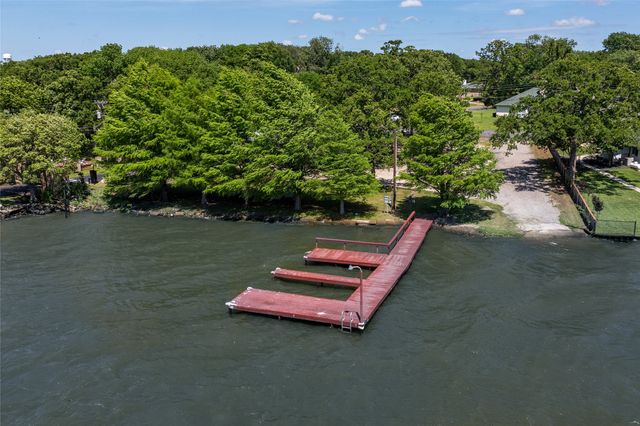 697 Enchanted Isles Drive, Mabank, TX 75156