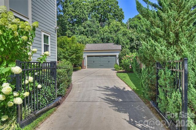 2829 Attaberry Drive, Charlotte, NC 28205