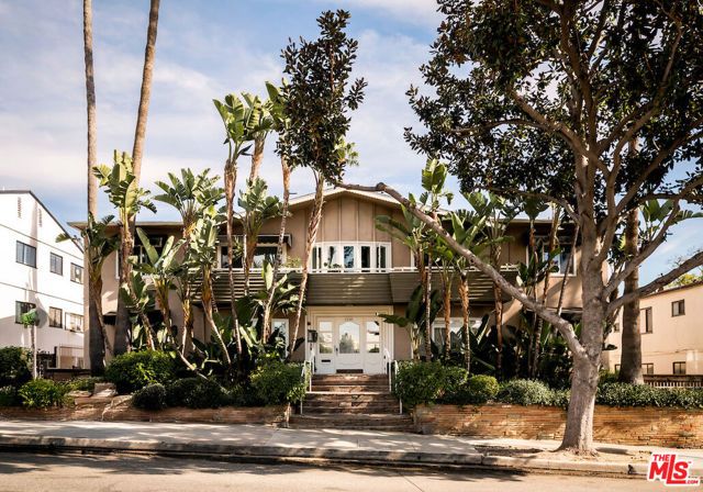 1330 N Crescent Heights Boulevard 2, West Hollywood, CA 90046