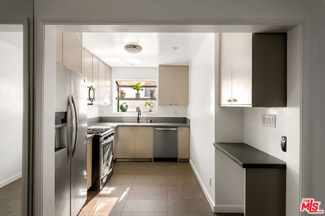 1330 N Crescent Heights Boulevard 2, West Hollywood, CA 90046