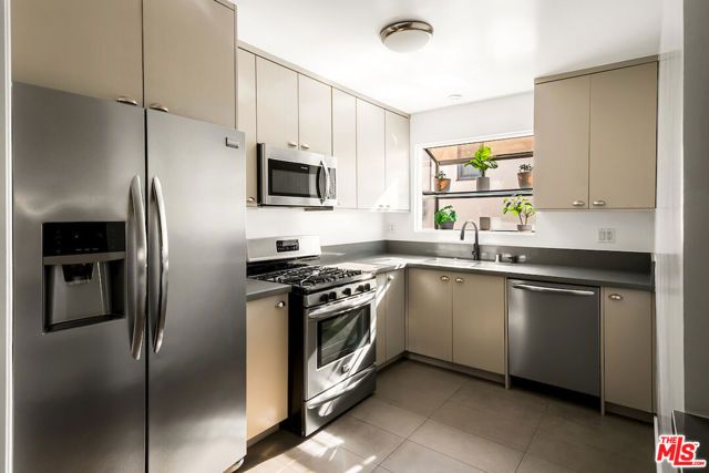 1330 N Crescent Heights Boulevard 2, West Hollywood, CA 90046