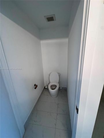 16385 Biscayne Boulevard 305, North Miami Beach, FL 33160