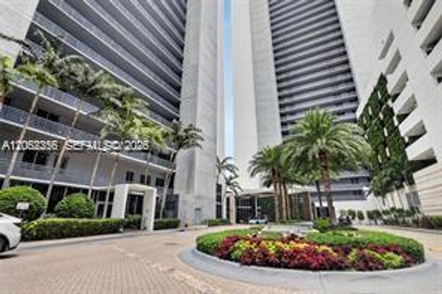 16385 Biscayne Boulevard 305, North Miami Beach, FL 33160