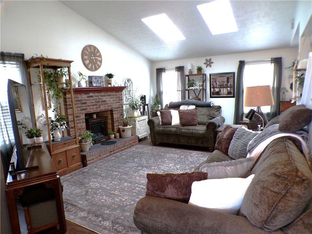 14 Flower Dale Drive, Greece, NY 14626
