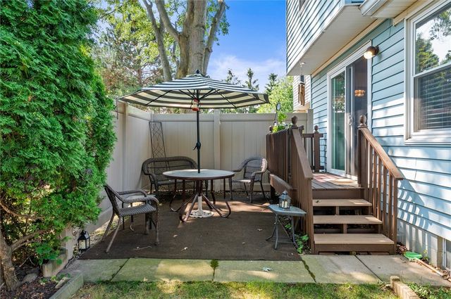 14 Flower Dale Drive, Greece, NY 14626