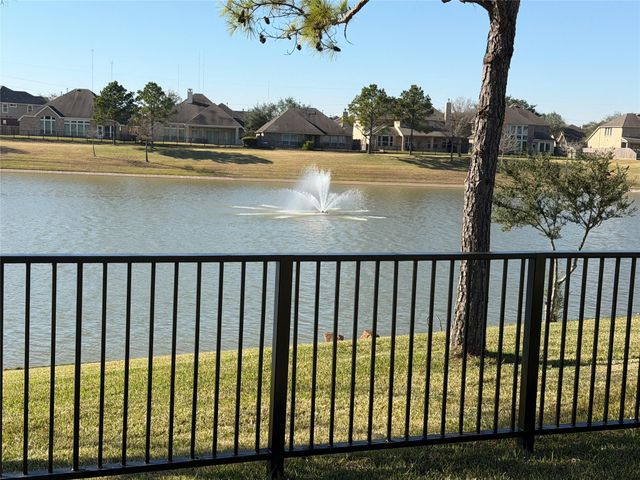 2714 White Falls Drive, Pearland, TX 77584