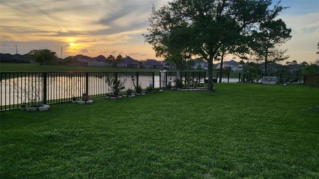 2714 White Falls Drive, Pearland, TX 77584