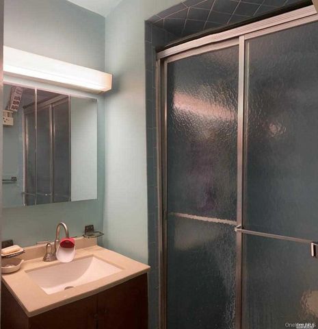 61-20 Grand Central Parkway C 705, Forest Hills, NY 11375