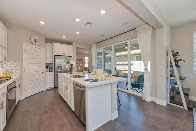 7024 Starburst Ln, Roseville, CA 95747