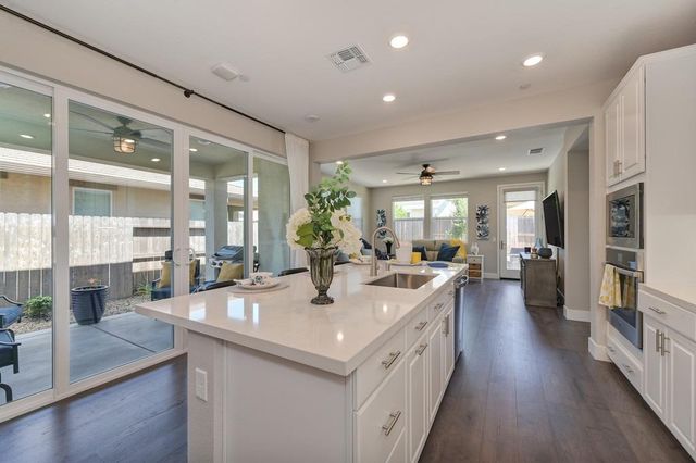 7024 Starburst Ln, Roseville, CA 95747