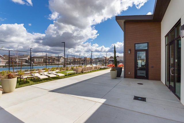 7024 Starburst Ln, Roseville, CA 95747