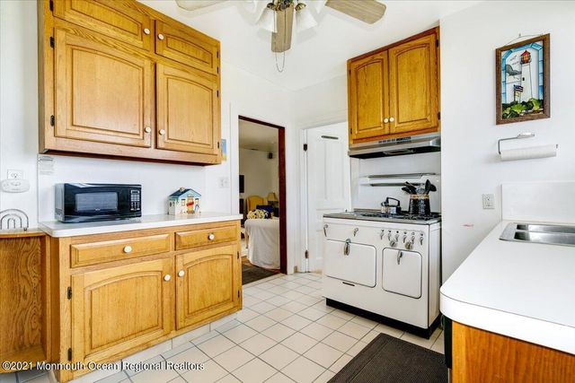 15 Riverview Road, Monmouth Beach, NJ 07750