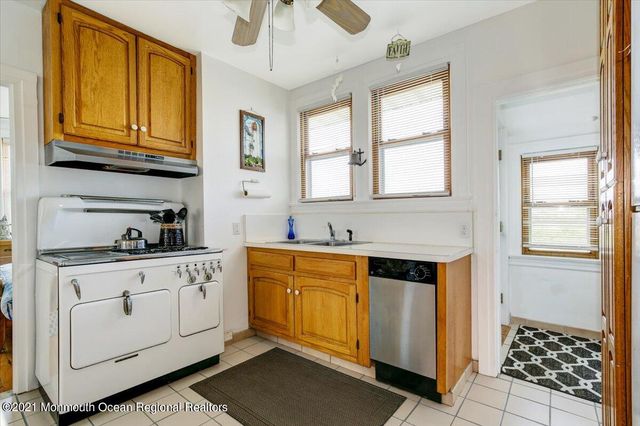 15 Riverview Road, Monmouth Beach, NJ 07750