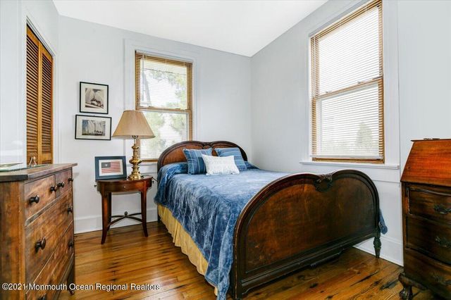 15 Riverview Road, Monmouth Beach, NJ 07750