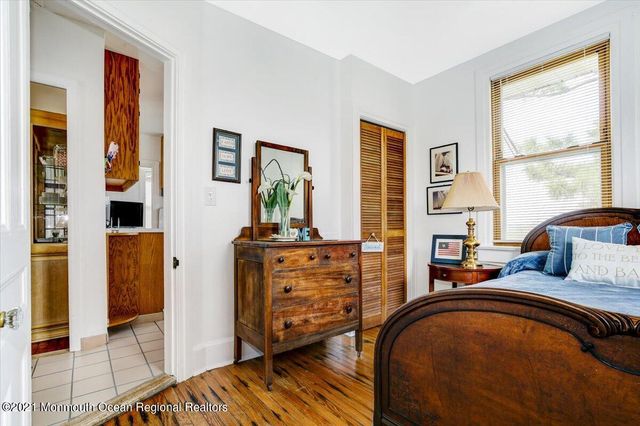 15 Riverview Road, Monmouth Beach, NJ 07750