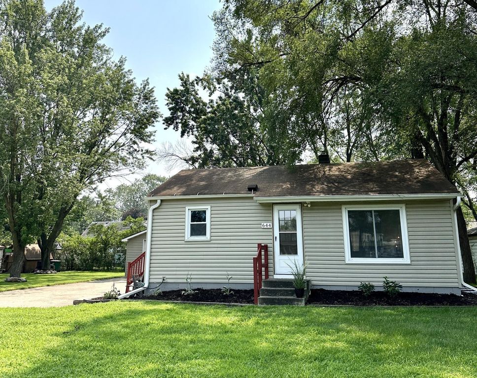 644 82nd Avenue NE, Spring Lake Park, MN 55432