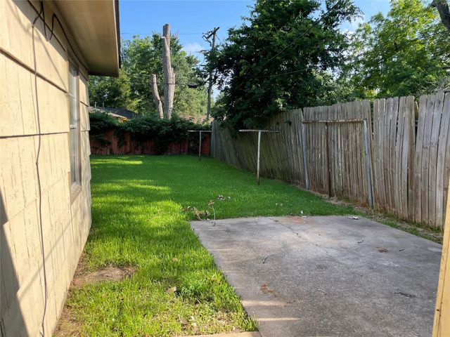 1417 W Talmadge Street, Alvin, TX 77511