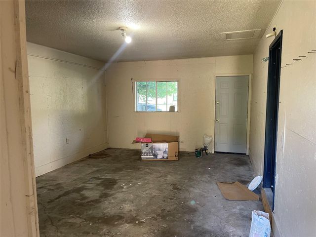 1417 W Talmadge Street, Alvin, TX 77511