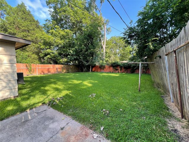 1417 W Talmadge Street, Alvin, TX 77511