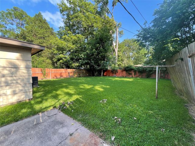 1417 W Talmadge Street, Alvin, TX 77511