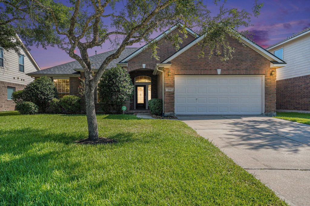2517 Flycatcher Cove Drive, League City, TX 77573