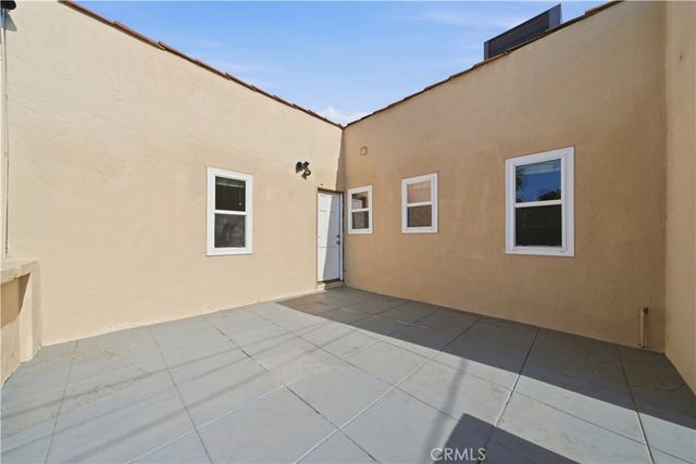 2115 S Redondo Boulevard, Los Angeles, CA 90016