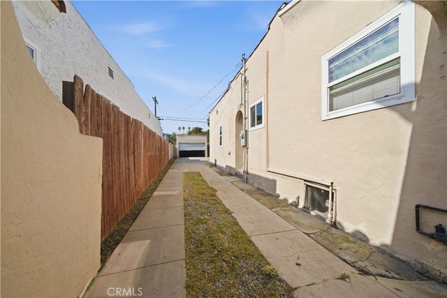 2115 S Redondo Boulevard, Los Angeles, CA 90016