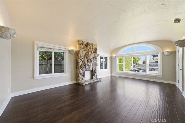 2115 S Redondo Boulevard, Los Angeles, CA 90016