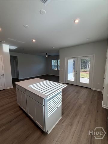 247 Crosstown Avenue, Richmond Hill, GA 31324