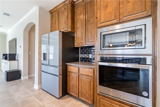 103 Foxtail Palm Dr, Portland, TX 78374