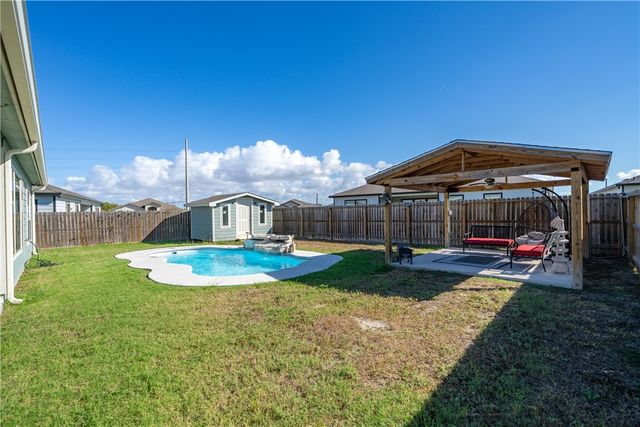 103 Foxtail Palm Dr, Portland, TX 78374