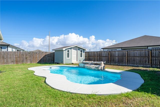 103 Foxtail Palm Dr, Portland, TX 78374