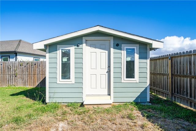 103 Foxtail Palm Dr, Portland, TX 78374