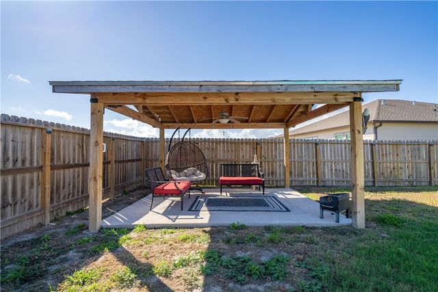 103 Foxtail Palm Dr, Portland, TX 78374