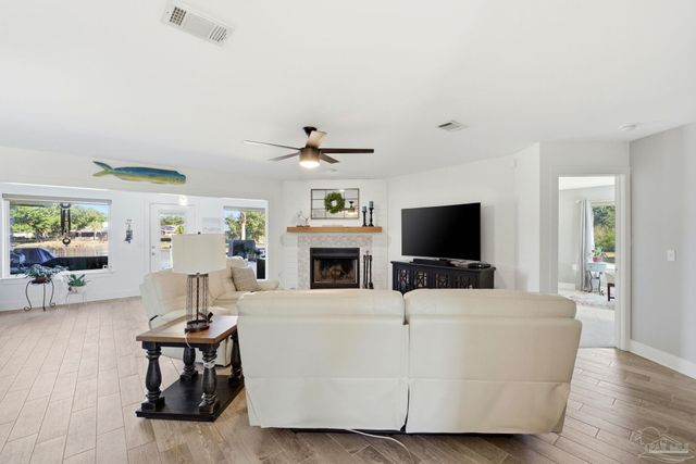 5562 Ponte Verde Ct, Pensacola, FL 32507