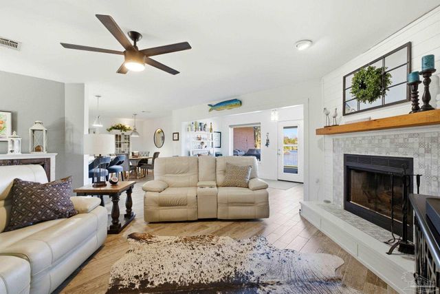 5562 Ponte Verde Ct, Pensacola, FL 32507