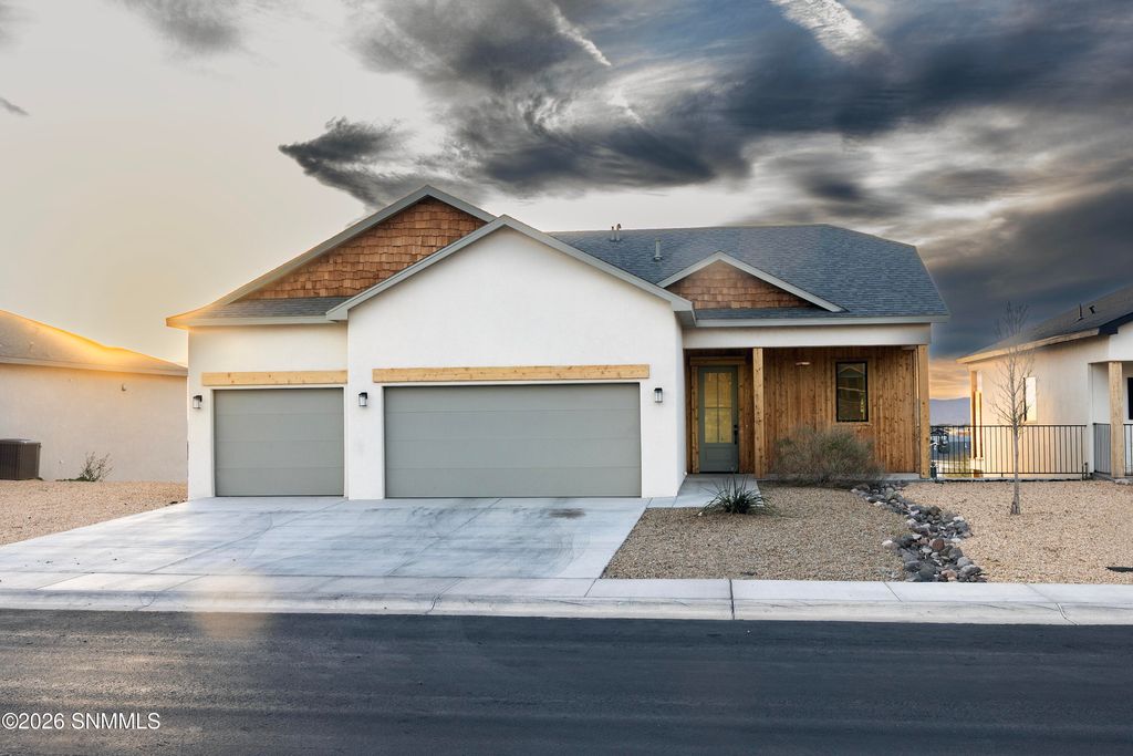 4021 Boardwalk Road, Las Cruces, NM 88012