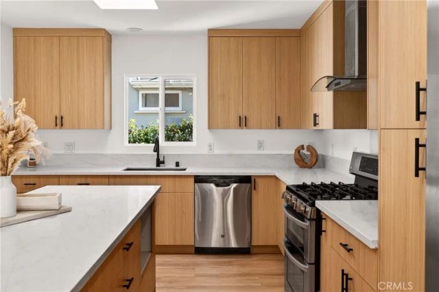 11814 Hesby Street, Valley Village, CA 91606