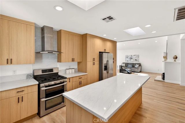 11814 Hesby Street, Valley Village, CA 91606