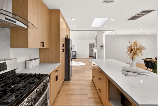 11814 Hesby Street, Valley Village, CA 91606