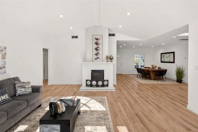 11814 Hesby Street, Valley Village, CA 91606