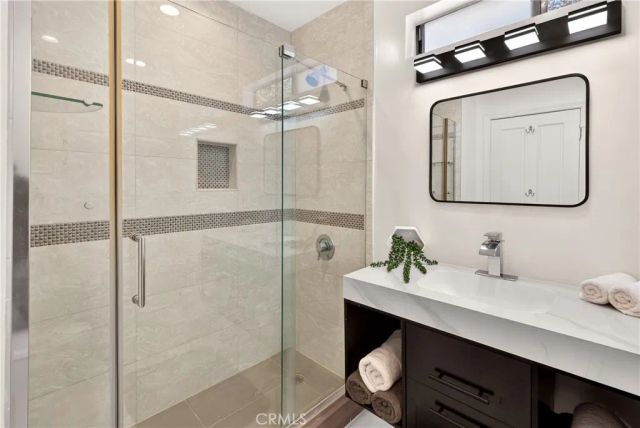 11814 Hesby Street, Valley Village, CA 91606