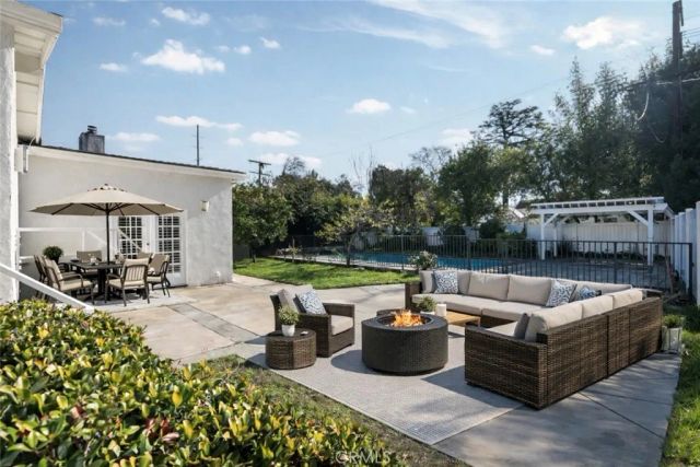 11814 Hesby Street, Valley Village, CA 91606