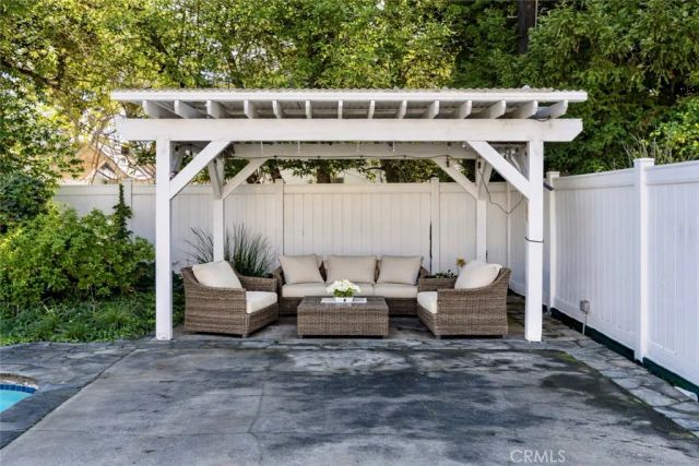 11814 Hesby Street, Valley Village, CA 91606