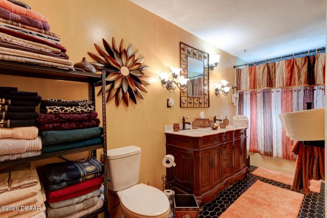 907 Oak Street, Daytona Beach, FL 32114