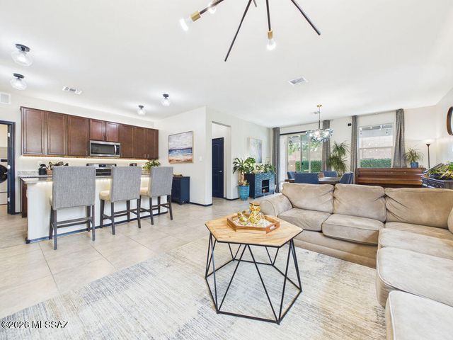 8015 N Scholes Avenue, Tucson, AZ 85741