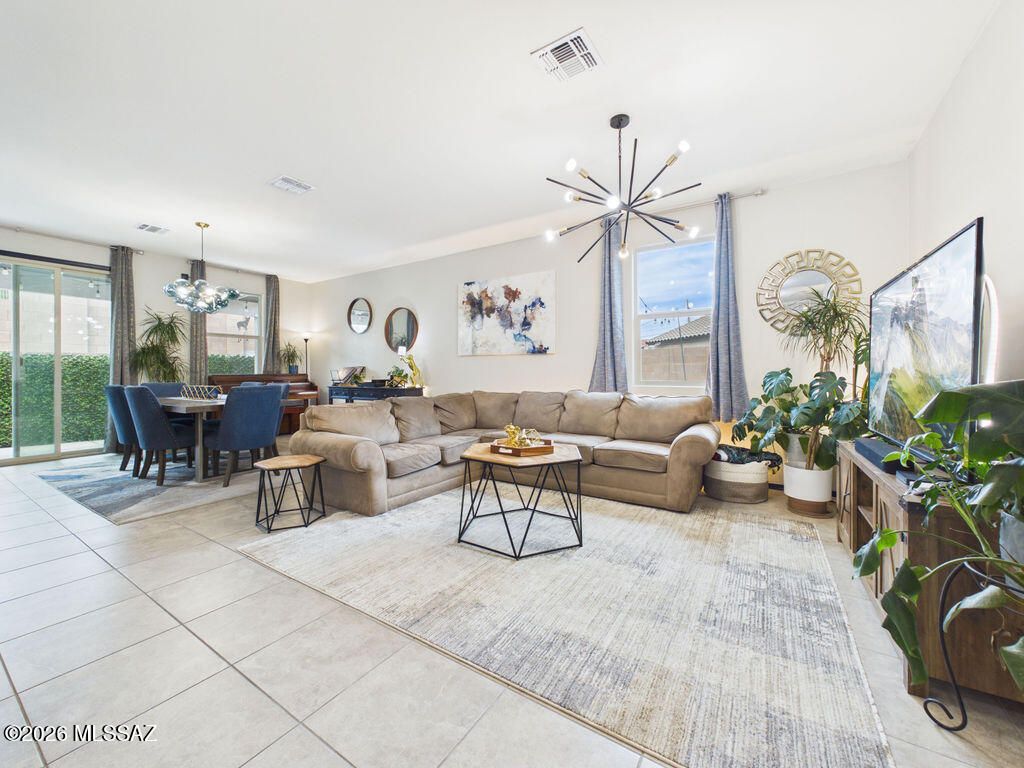 8015 N Scholes Avenue, Tucson, AZ 85741