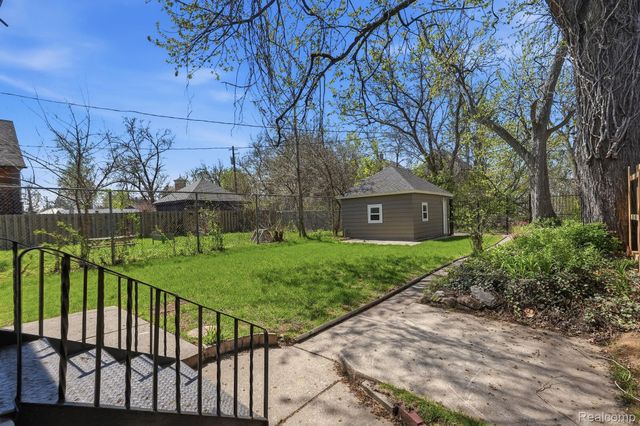 1807 Seyburn Street, Detroit, MI 48214